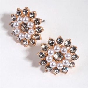• New Gold Diamante and Pearl Flower Stud Fashion Earrings